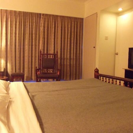 Hotel Bluehill 바브나가르 외부 사진