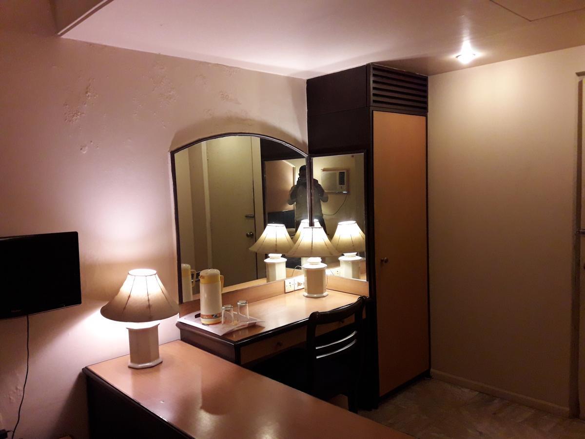 Hotel Bluehill 바브나가르 외부 사진