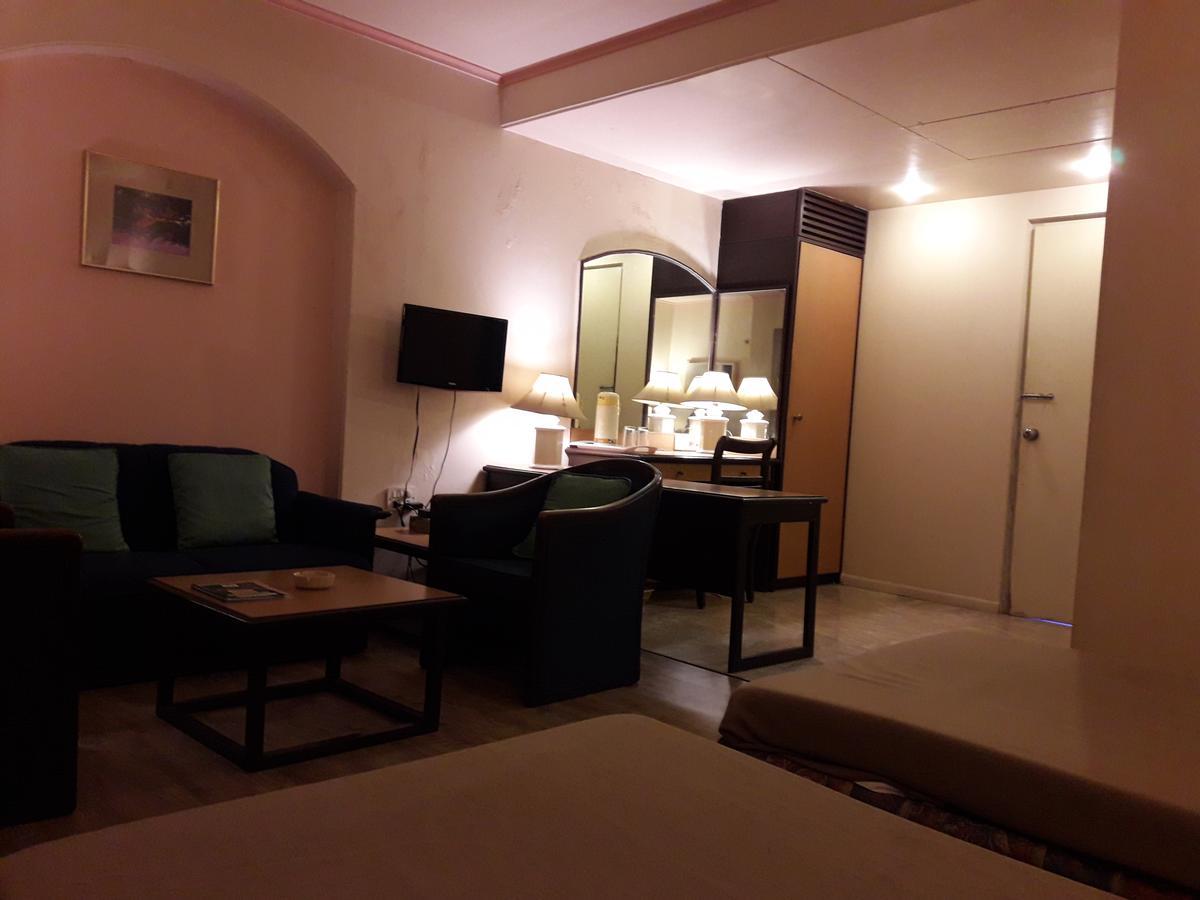 Hotel Bluehill 바브나가르 외부 사진